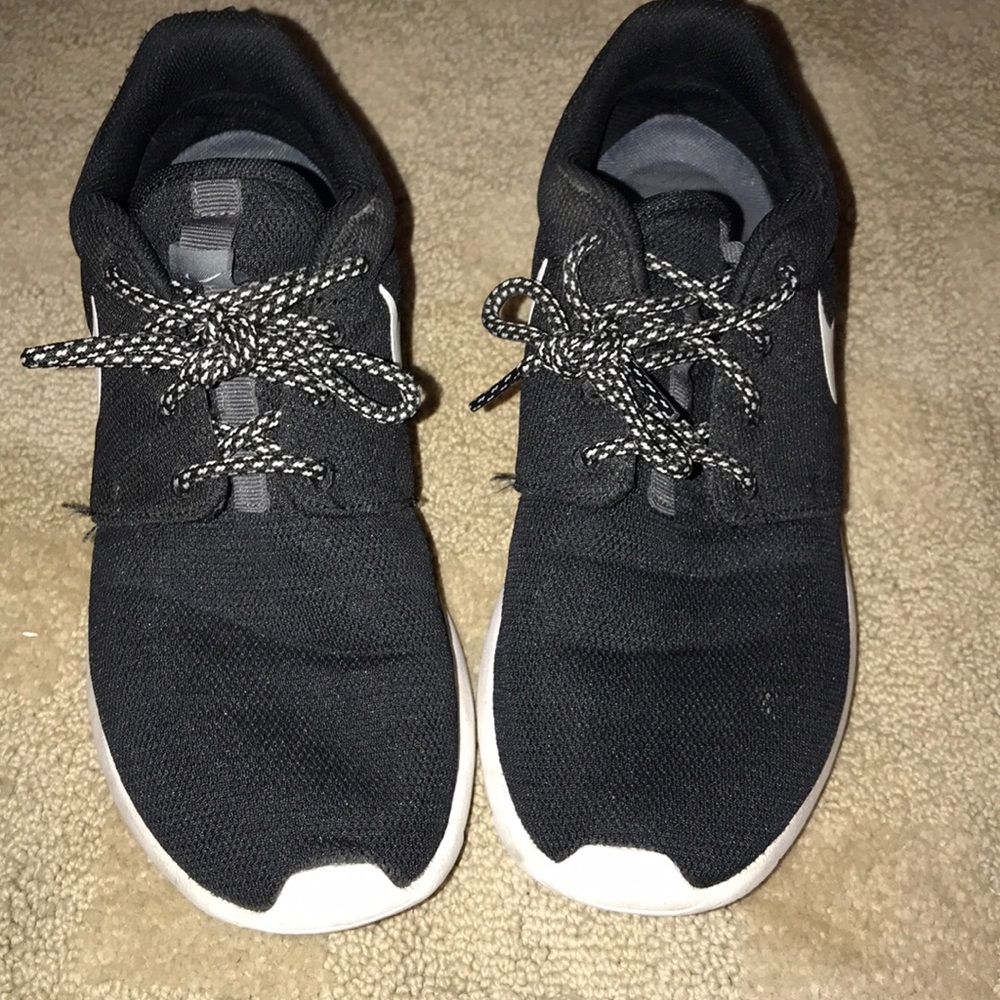 Nike tennis shoes